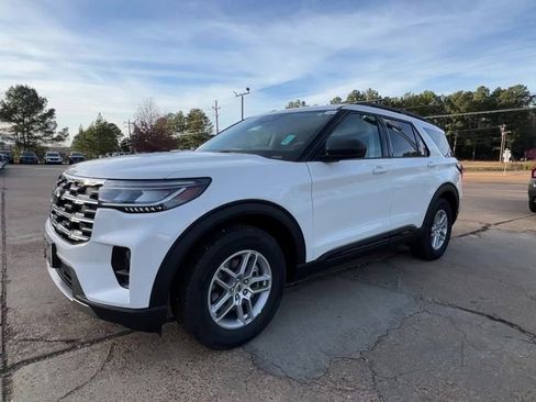 New 2026 Ford Explorer Active w/ Active Comfort Package image 2