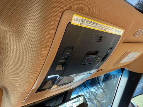 Used 2025 Lexus ES 350 Premium w/ Premium Package image 25