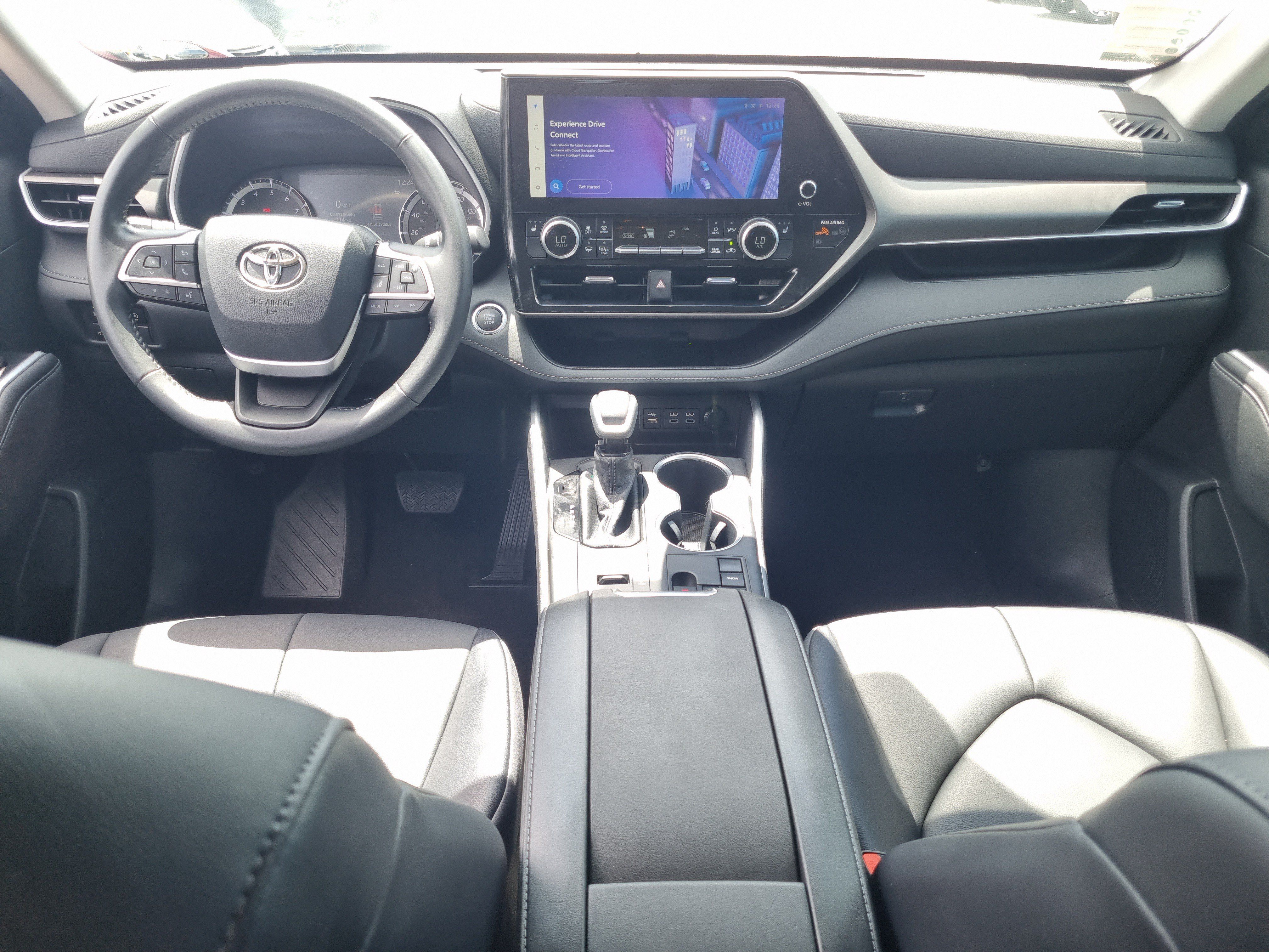 Used 2023 Toyota Highlander XLE FWD image 18