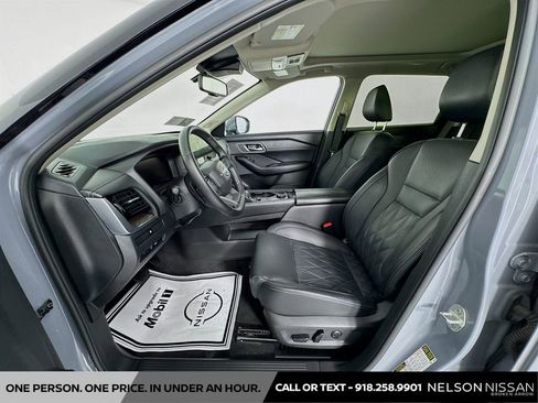 Certified 2025 Nissan Rogue Platinum AWD/4WD image 22