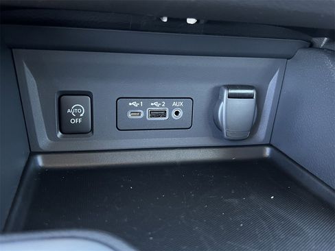 New 2025 Nissan Sentra SR image 12