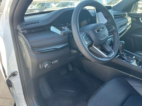 Used 2025 Jeep Compass Trailhawk image 33