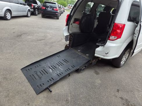 Used 2017 Dodge Grand Caravan SE w/ Power Window Group FWD image 39