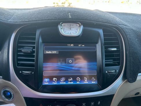 Used 2012 Chrysler 300 Limited image 9