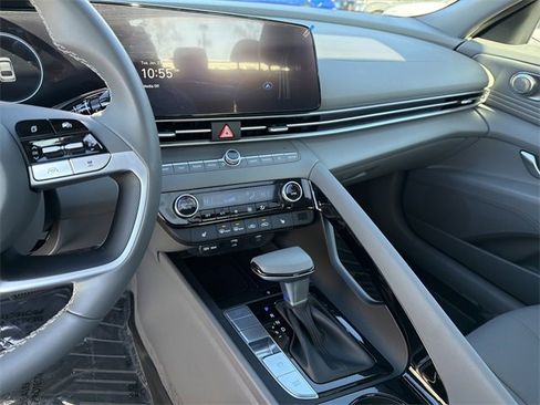 Certified 2025 Hyundai Elantra SEL image 27