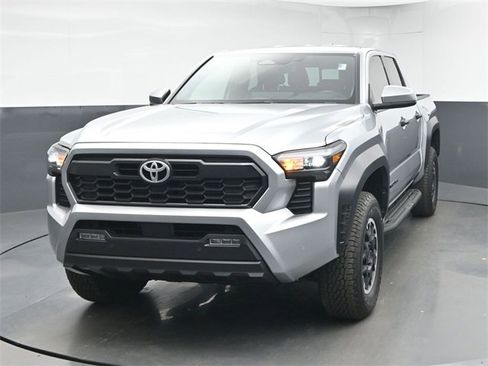 Used 2024 Toyota Tacoma 4x4 Double Cab image 3