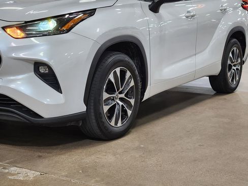 Used 2022 Toyota Highlander XLE FWD image 17
