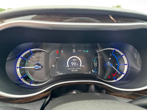 Used 2022 Chrysler Pacifica Limited FWD image 12