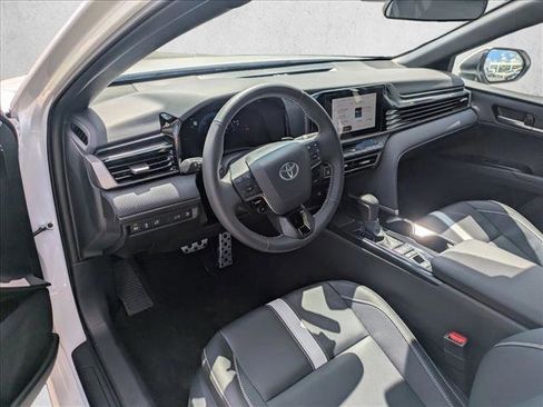 Used 2025 Toyota Camry SE image 10