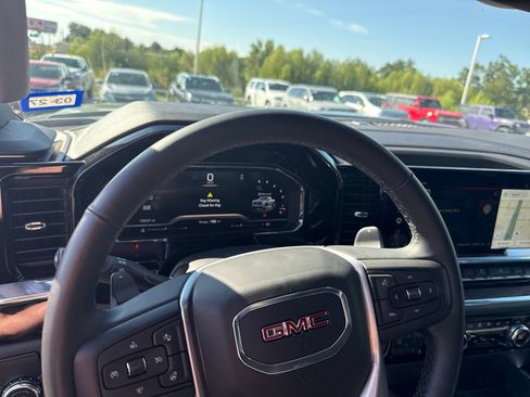 Used 2025 GMC Sierra 1500 SLT RWD image 12