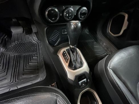 Used 2016 Jeep Renegade Limited FWD image 14