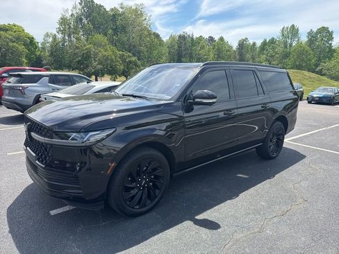 Used 2025 Lincoln Navigator L Reserve w/ Jet Appearance Package image 4