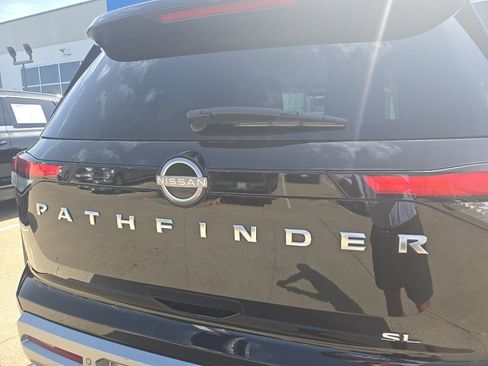 Used 2022 Nissan Pathfinder SL FWD image 8