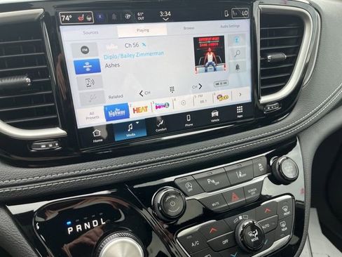 New 2026 Chrysler Pacifica Select image 19