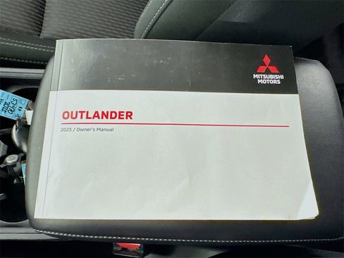 Used 2023 Mitsubishi Outlander ES image 37