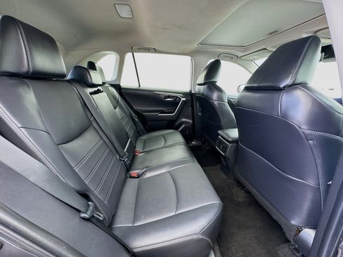 Used 2022 Toyota RAV4 Limited image 18
