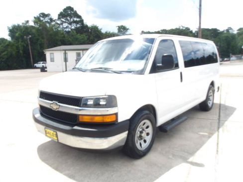 Used 2014 Chevrolet Express 1500 LT w/ LT Preferred Equipment Group RWD image 2