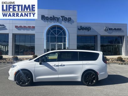 New 2026 Chrysler Pacifica Limited w/ S Appearance Package