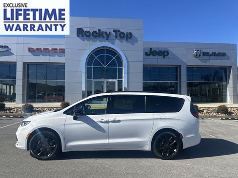 New 2026 Chrysler Pacifica Limited w/ S Appearance Package FWD image 1