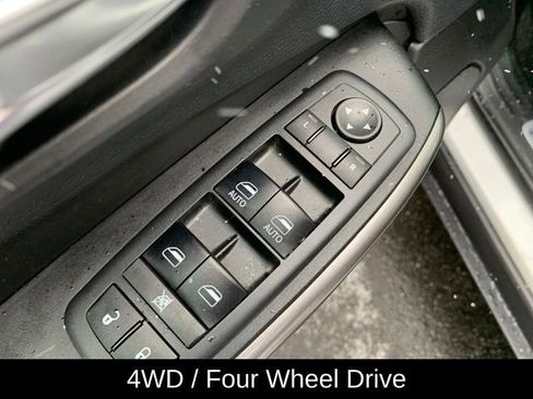 Used 2019 Jeep Cherokee Limited image 13