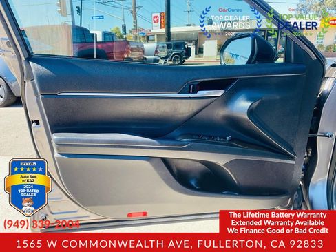 Used 2018 Toyota Camry SE FWD image 24