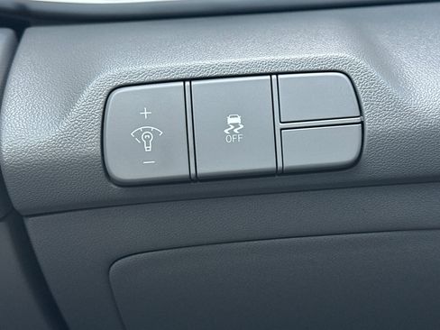 Used 2024 Hyundai Elantra SEL image 31