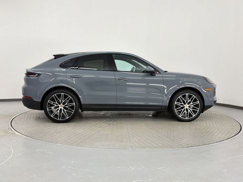 Certified 2024 Porsche Cayenne Coupe AWD/4WD image 8