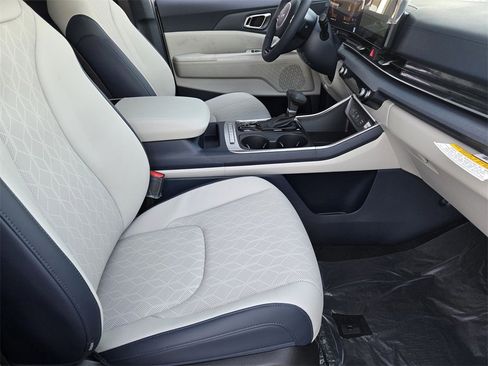 New 2026 Kia Carnival EX image 10