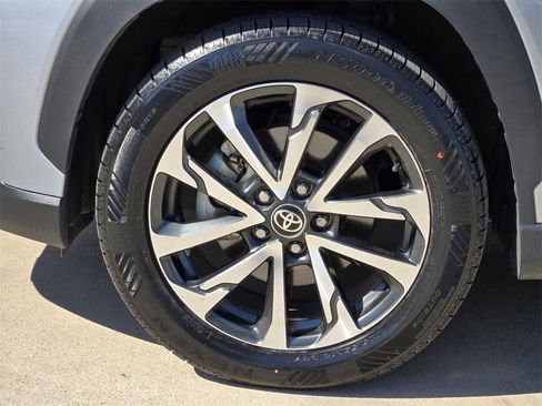 Used 2024 Toyota Corolla Cross XLE image 18