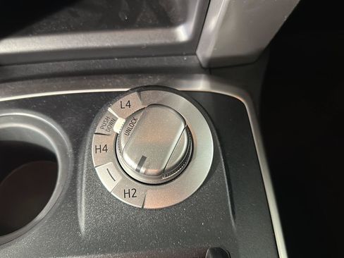 Used 2018 Toyota 4Runner SR5 AWD/4WD image 16