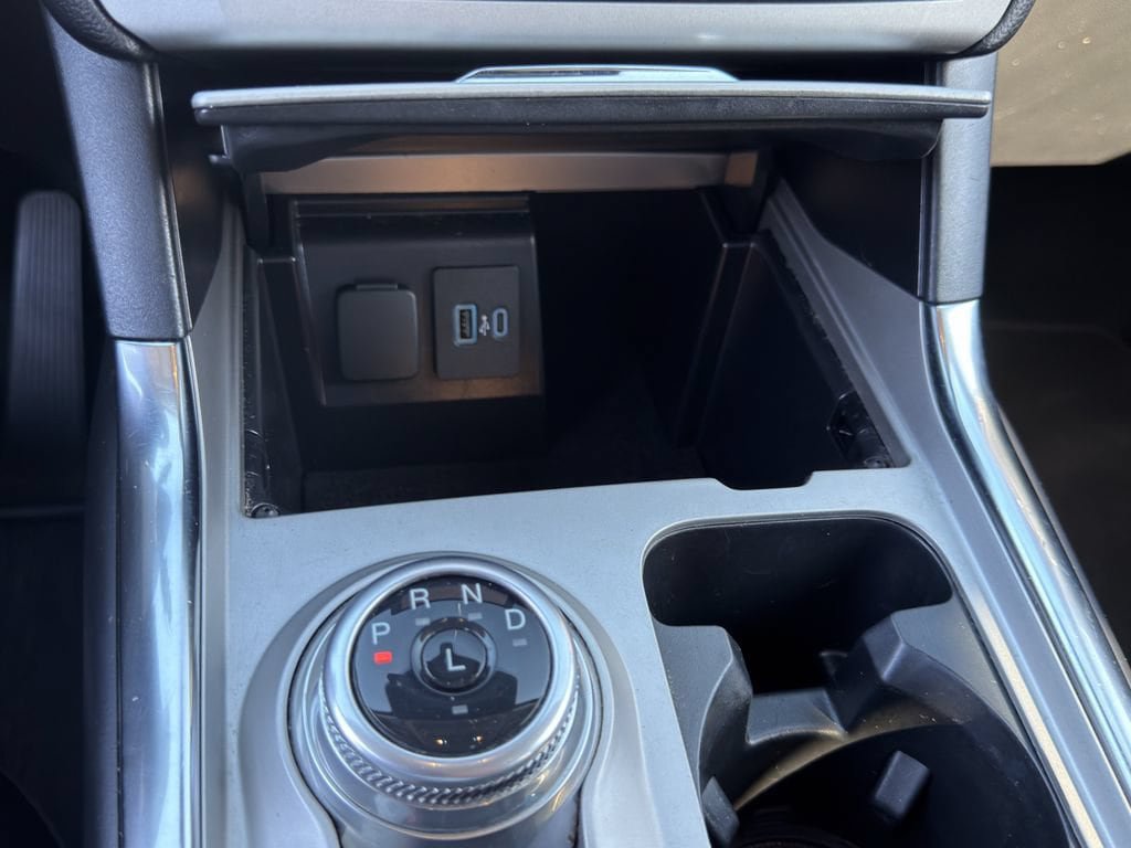 Used 2022 Ford Explorer XLT w/ Equipment Group 202A RWD image 31