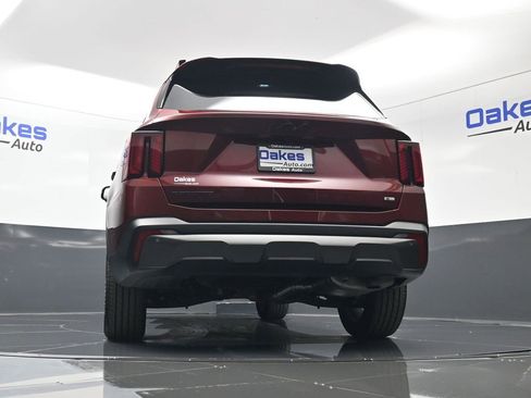 Certified 2025 Kia Sorento SX image 47