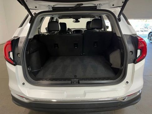 Used 2024 GMC Terrain SLT FWD image 16