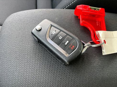 Used 2024 Toyota Corolla LE image 32