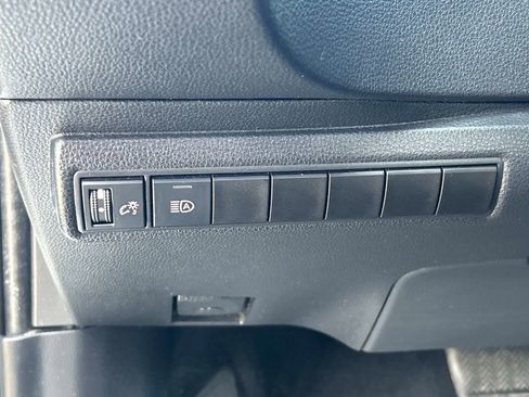 Used 2020 Toyota Corolla LE image 19