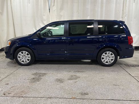 Used 2017 Dodge Grand Caravan SE w/ Power Window Group FWD image 2