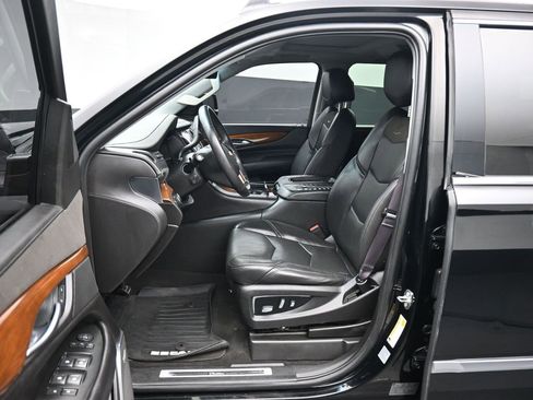 Used 2017 Cadillac Escalade ESV Luxury image 12