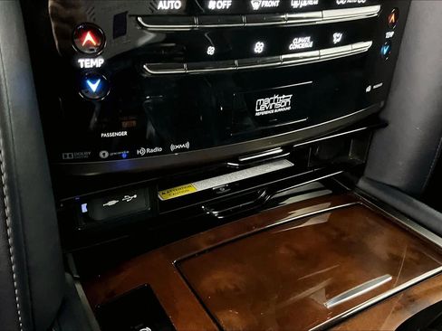 Used 2021 Lexus LX 570 4WD w/ 3rd Row & Luxury Pkg image 34