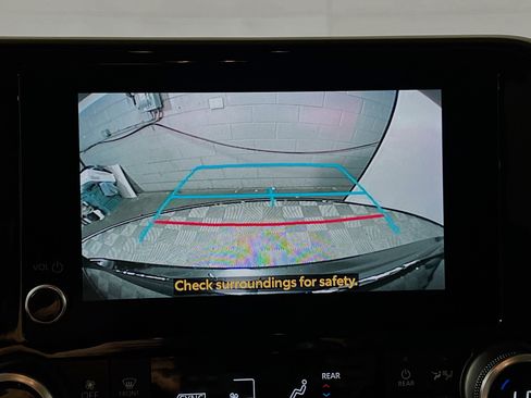 Used 2023 Toyota Highlander XLE image 28