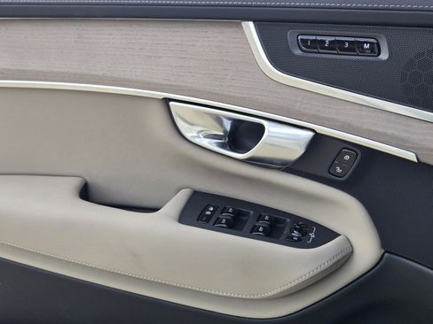 Used 2026 Volvo XC90 B5 Plus w/ Protection Package Premier image 19