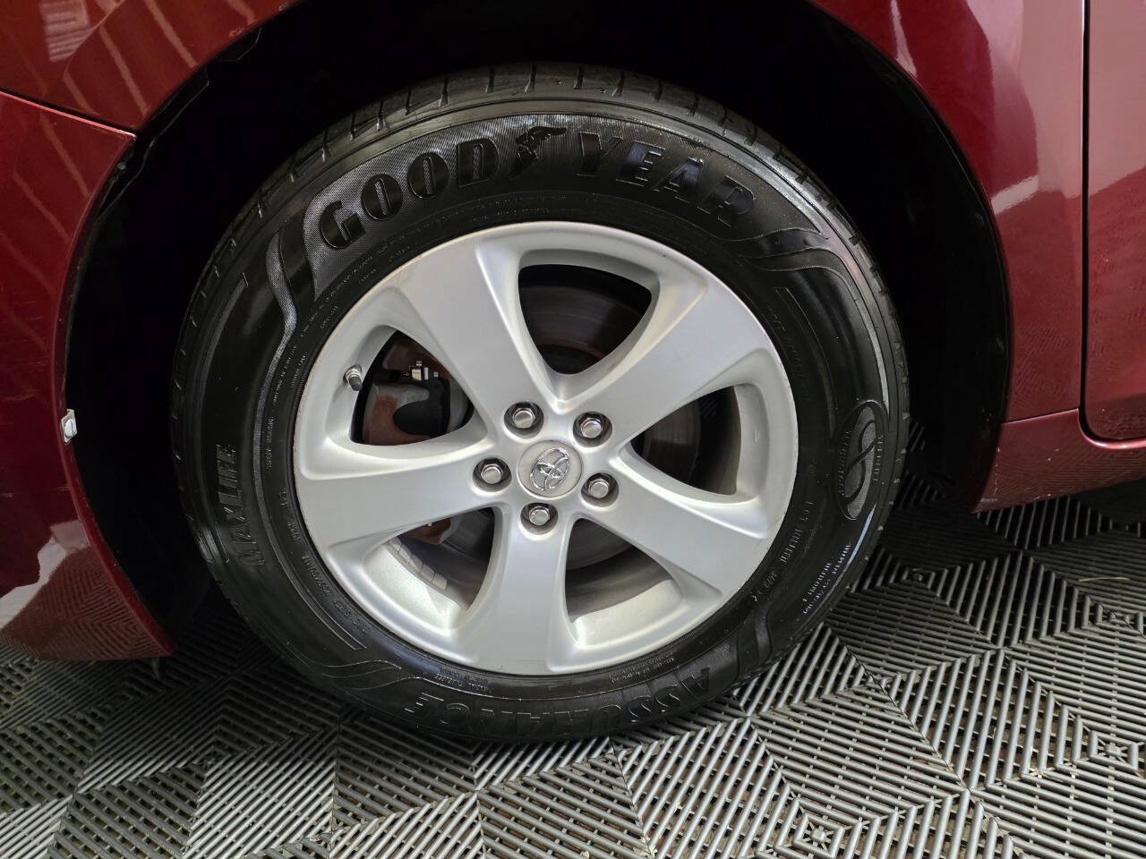 Used 2014 Toyota Sienna LE FWD image 32