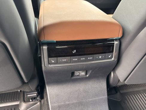 Used 2025 Lexus GX 550 w/ Cold Area Package AWD/4WD image 19