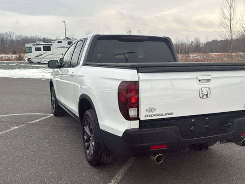 Used 2023 Honda Ridgeline Sport image 9