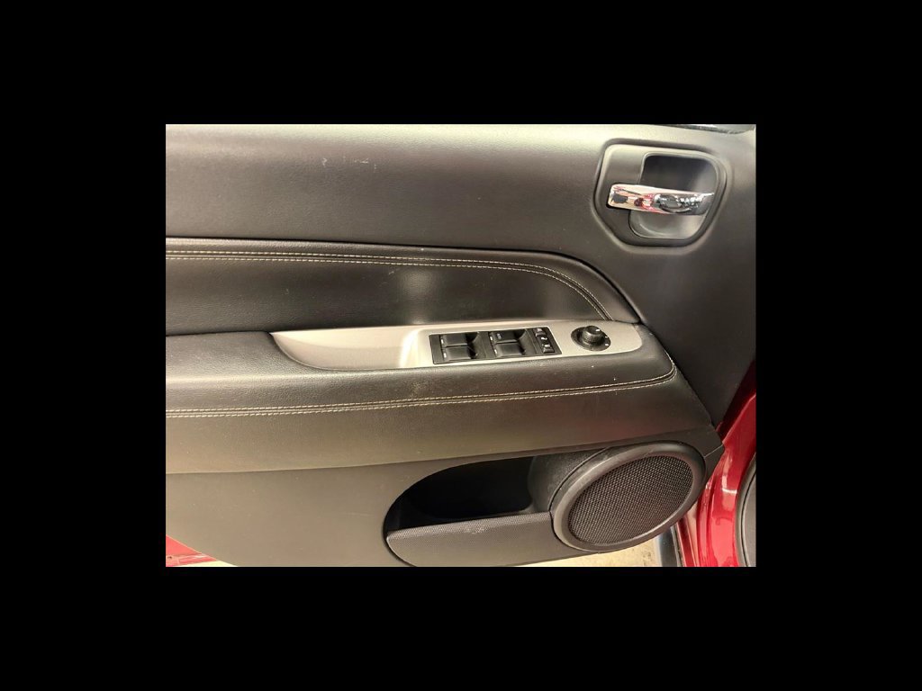 Used 2017 Jeep Compass Latitude AWD/4WD image 12