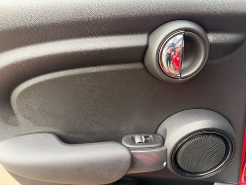 Used 2017 MINI Cooper 4-Door Hardtop image 11