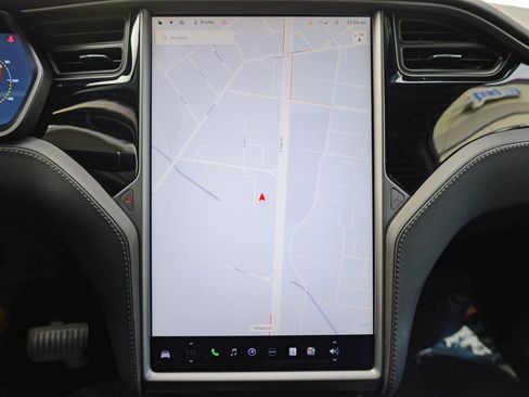 Used 2018 Tesla Model X 75D image 37