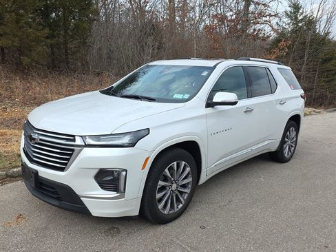 Used 2023 Chevrolet Traverse Premier image 3