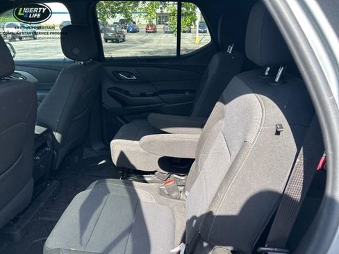 Used 2023 Chevrolet Traverse LT FWD image 9