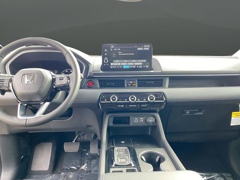 New 2025 Honda Pilot Touring image 5