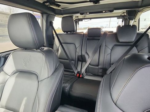 New 2025 Ford Bronco Badlands image 12